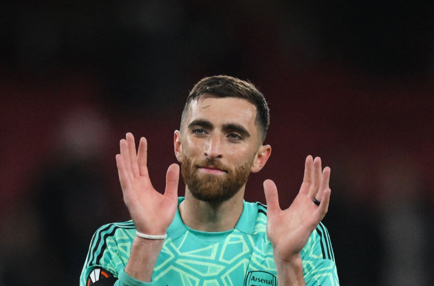 Arsenal's US goalkeeper Matt Turner applauds at the end of the UEFA Europa League Group A football match between Arsenal and Bodoe/Glimt at The Arsenal Stadium in London, on October 6, 2022. - Arsenal won 3 - 0 against Bodoe/Glimt. (Photo by Daniel LEAL / AFP) (Photo by DANIEL LEAL/AFP via Getty Images)