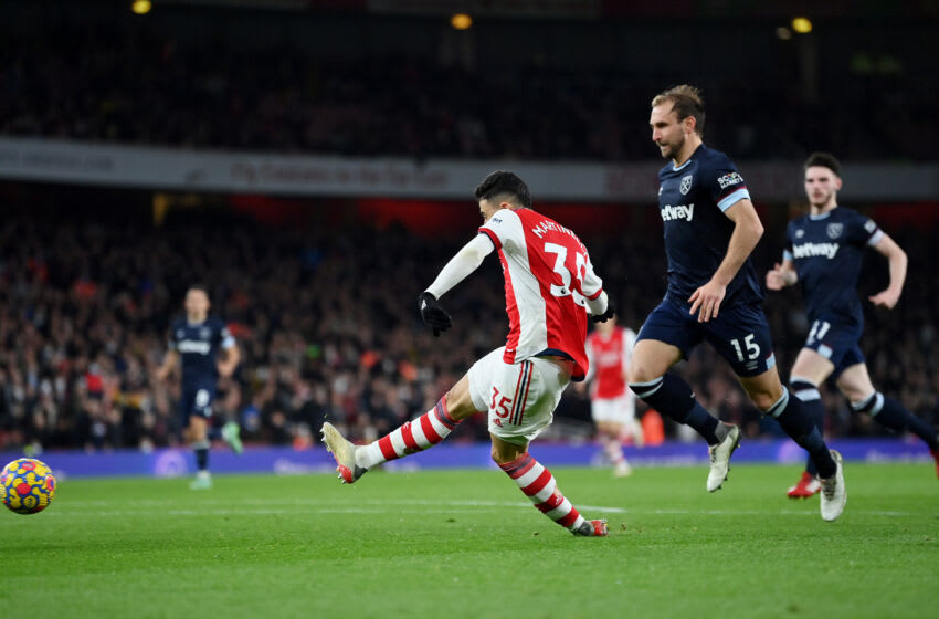 LONDON, ENGLAND - DECEMBER 15: Gabriel Martinelli of Arsenal scores their team's first goal during the Premier League match between Arsenal and West Ham United at Emirates Stadium on December 15, 2021 in London, England. (Photo by Justin Setterfield/Getty Images)