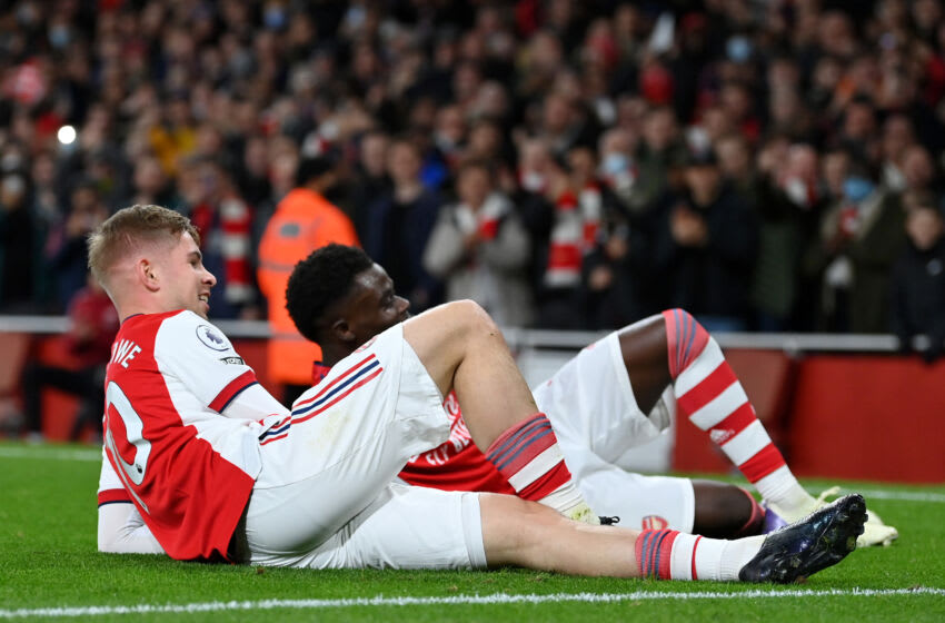 LONDON, ENGLAND - DECEMBER 15: Emile Smith Rowe of Arsenal celebrates after scoring their team's second goal with Bukayo Saka of Arsenal during the Premier League match between Arsenal and West Ham United at Emirates Stadium on December 15, 2021 in London, England. (Photo by Justin Setterfield/Getty Images)