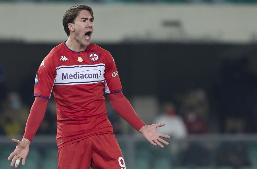 VERONA, ITALY - DECEMBER 22: Dusan Vlahovic of ACF Fiorentina reacts during the Serie A match between Hellas Verona and ACF Fiorentina at Stadio Marcantonio Bentegodi on December 22, 2021 in Verona, Italy. (Photo by Emmanuele Ciancaglini/Ciancaphoto Studio/Getty Images)
