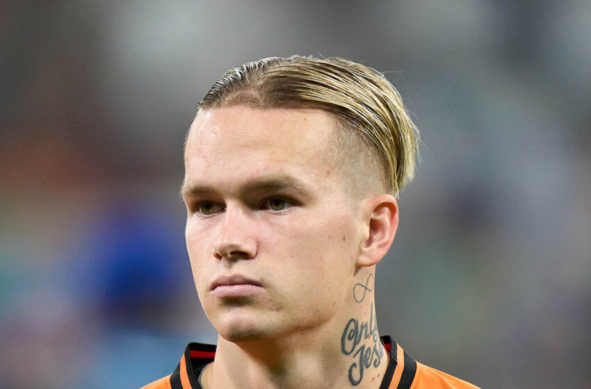 MADRID, SPAIN - OCTOBER 05: Mykhailo Mudryk of FC Shakhtar Donetsk looks on prior to the UEFA Champions League group F match between Real Madrid and Shakhtar Donetsk at Estadio Santiago Bernabeu on October 05, 2022 in Madrid, Spain. (Photo by Angel Martinez/Getty Images)