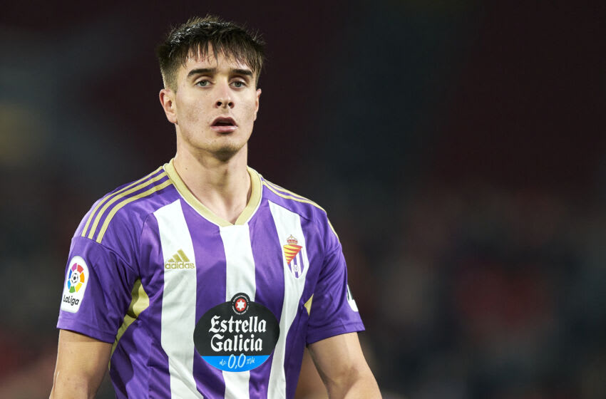 MALLORCA, SPAIN - JANUARY 07: Ivan Fresneda of Real Valladolid CF looks on during the La Liga Santander match between RCD Mallorca and Real Valladolid CF at Estadi Mallorca Son Moix on January 07, 2023 in Mallorca, Spain . (Photo by Cristian Trujillo/Quality Sport Images/Getty Images)