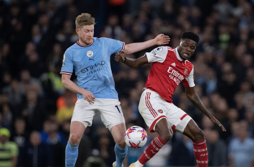MANCHESTER, ENGLAND - APRIL 26: Kevin De Bruyne of Manchester City and Thomas Partey of Arsenal in action during the Premier League match between Manchester City and Arsenal FC at Etihad Stadium on April 26, 2023 in Manchester, United Kingdom. (Photo by Joe Prior/Visionhaus via Getty Images)