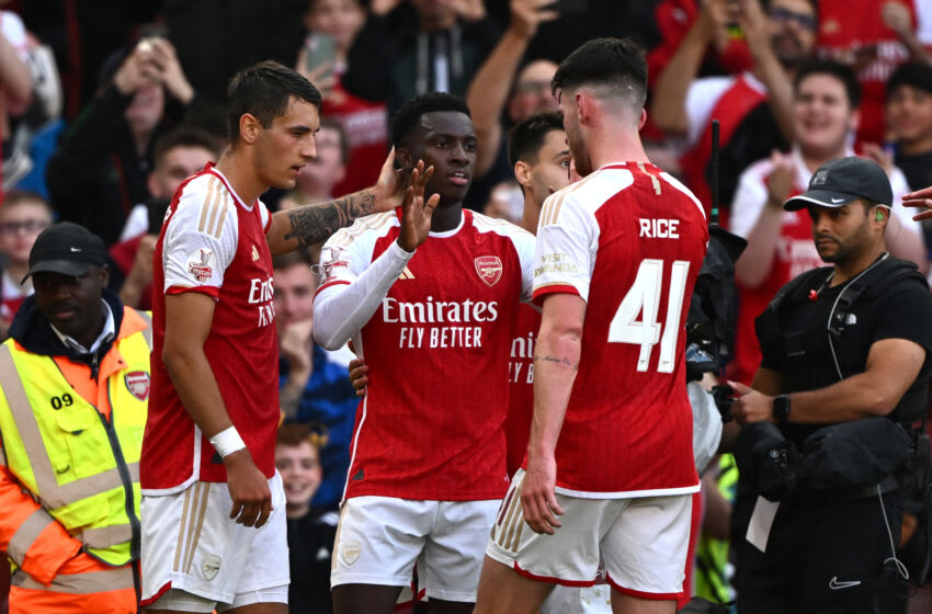 LONDON, ENGLAND - AUGUST 02: Eddie Nketiah of Arsenal celebrates with teammates Jakub Kiwior and Declan Rice after scoring the team's first goal during the pre-season friendly match between Arsenal FC and AS Monaco at Emirates Stadium on August 02, 2023 in London, England. (Photo by Mike Hewitt/Getty Images)