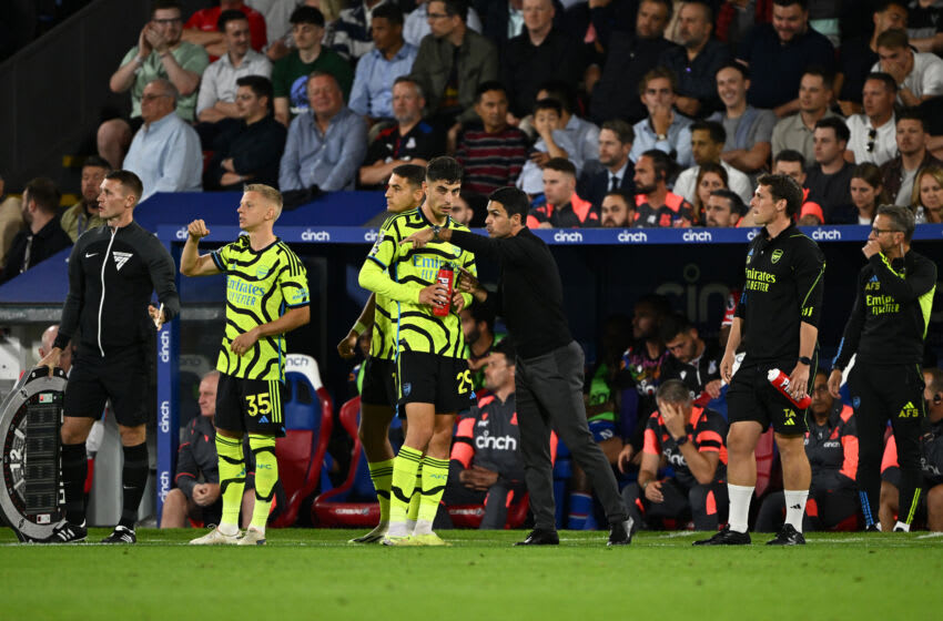 LONDON, ENGLAND - AUGUST 21: Mikel Arteta, Manager of Arsenal, talks with Kai Havertz of Arsenal during the Premier League match between Crystal Palace and Arsenal FC at Selhurst Park on August 21, 2023 in London, England. (Photo by Mike Hewitt/Getty Images)