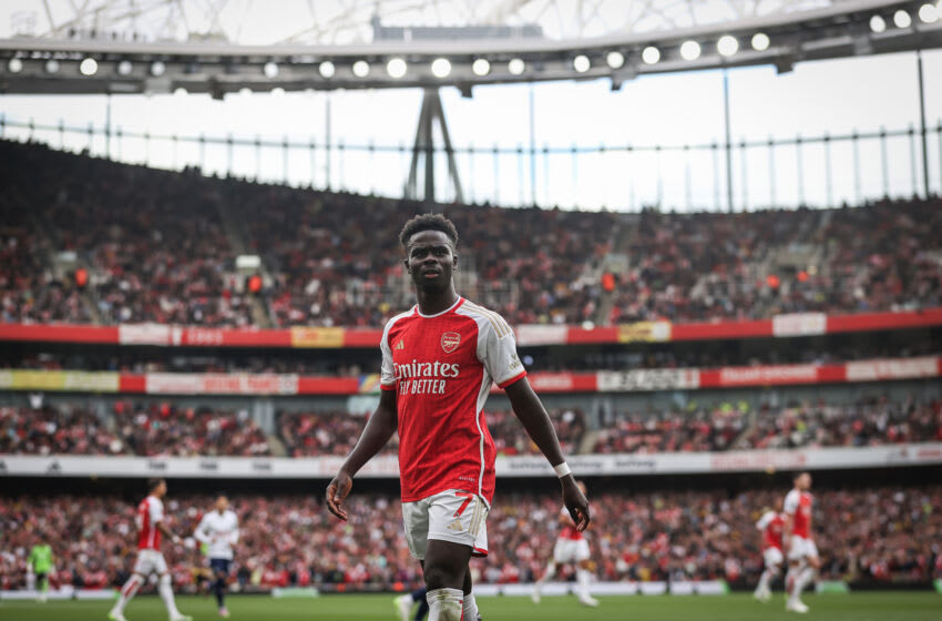 LONDON, ENGLAND - SEPTEMBER 24: Bukayo Saka of Arsenal reacts during the Premier League match between Arsenal FC and Tottenham Hotspur at Emirates Stadium on September 24, 2023 in London, England. (Photo by Ryan Pierse/Getty Images)