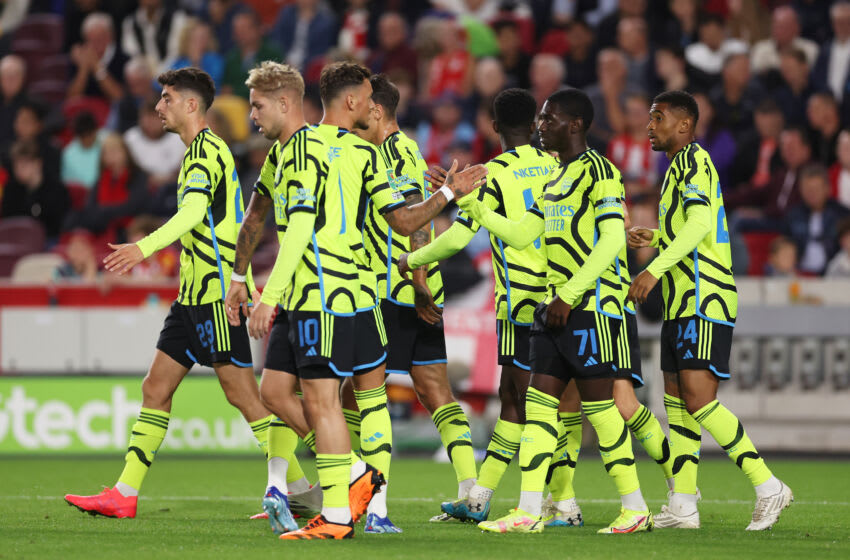 BRENTFORD, ENGLAND - SEPTEMBER 27: Reiss Nelson of Arsenal celebrates with team mates after scoring their sides first goal during the Carabao Cup Third Round match between Brentford and Arsenal at Gtech Community Stadium on September 27, 2023 in Brentford, England. (Photo by Alex Pantling/Getty Images)