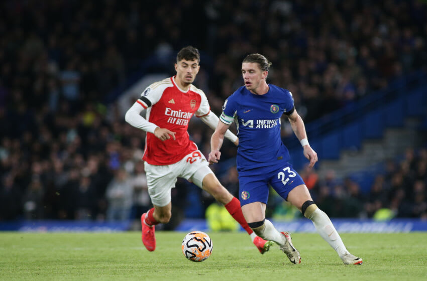 LONDON, ENGLAND - OCTOBER 21: Conor Gallagher of Chelsea and Kai Havertz of Arsenal during the Premier League match between Chelsea FC and Arsenal FC at Stamford Bridge on October 21, 2023 in London, England. (Photo by MB Media/Getty Images)