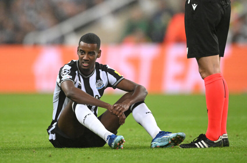 NEWCASTLE UPON TYNE, ENGLAND - OCTOBER 25: Newcastle player Alexander Isak reacts after injury forces him to leave the field during the UEFA Champions League match between Newcastle United FC and Borussia Dortmund at St. James Park on October 25, 2023 in Newcastle upon Tyne, England. (Photo by Stu Forster/Getty Images)