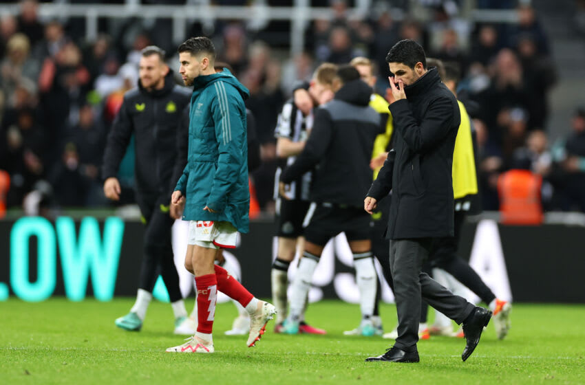 NEWCASTLE UPON TYNE, ENGLAND - NOVEMBER 4: A dejected Mikel Arteta the head coach / manager of Arsenal at full time after his teams 1-0 defeat during the Premier League match between Newcastle United and Arsenal FC at St. James Park on November 4, 2023 in Newcastle upon Tyne, England. (Photo by Robbie Jay Barratt - AMA/Getty Images)