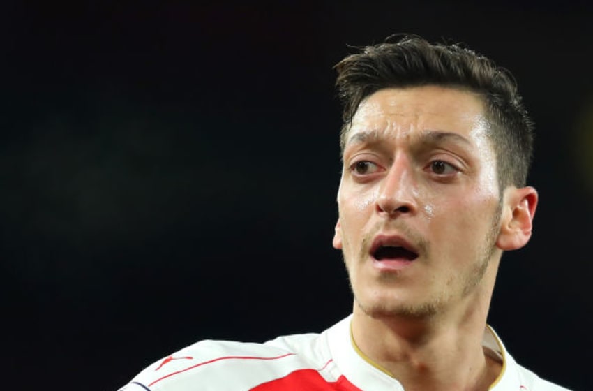 LONDON, ENGLAND - MARCH 02: Mesut Ozil of Arsenal in action during the Barclays Premier League match between Arsenal and Swansea City at Emirates Stadium on March 2, 2016 in London, England. (Photo by Richard Heathcote/Getty Images)